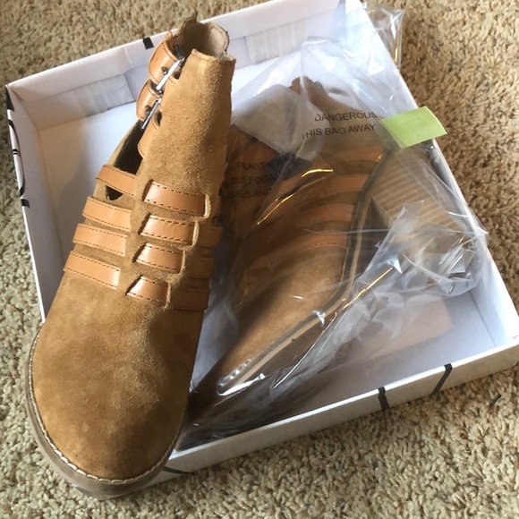 Dolce Vita Caitlynn Booties - Picture 5 of 6